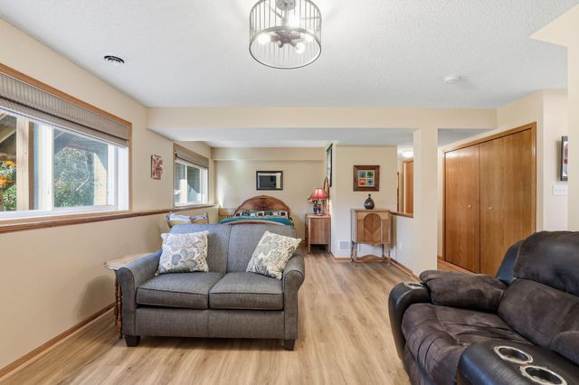 2794 Century Circle, Chanhassen, MN 55317