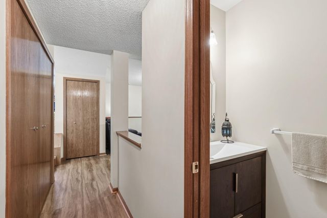 2794 Century Circle, Chanhassen, MN 55317