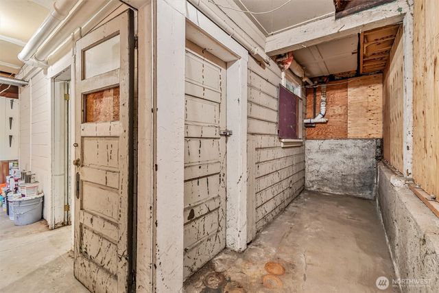 700 Warren Avenue N, Seattle, WA 98109