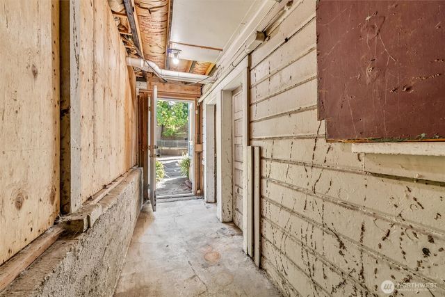 700 Warren Avenue N, Seattle, WA 98109