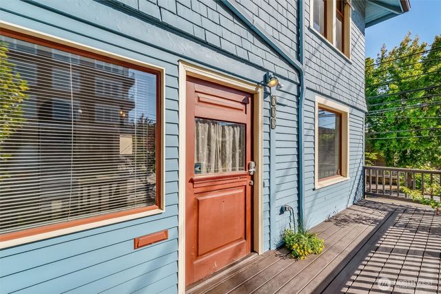 700 Warren Avenue N, Seattle, WA 98109
