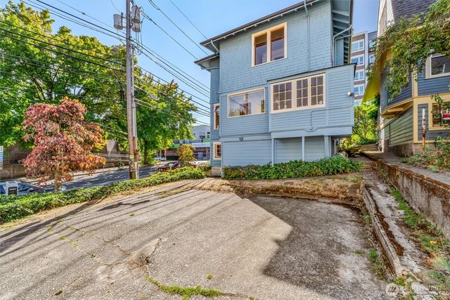 700 Warren Avenue N, Seattle, WA 98109