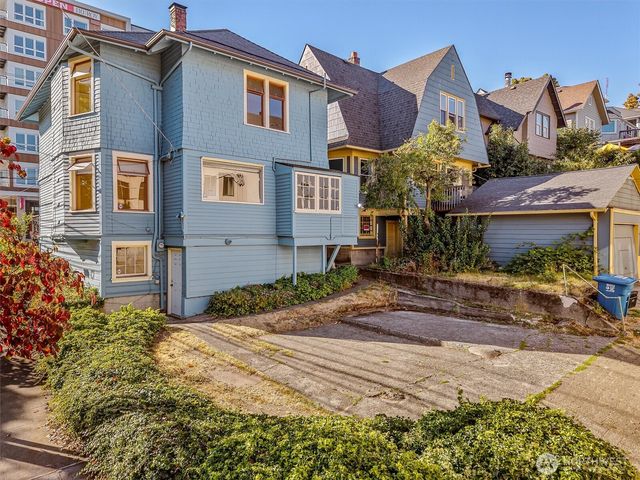 700 Warren Avenue N, Seattle, WA 98109