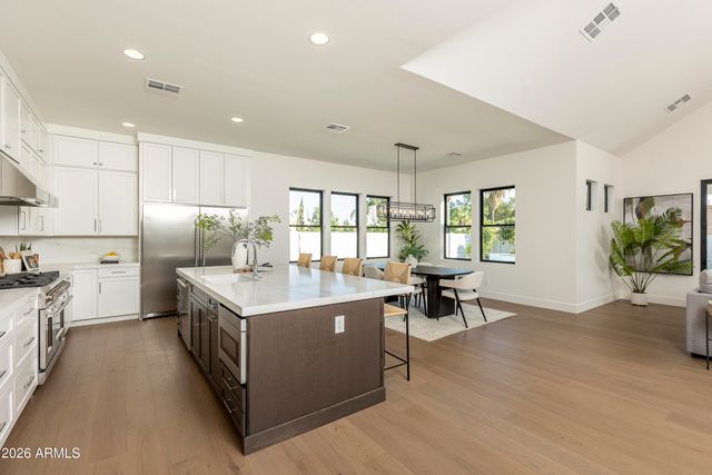 3017 E ROSEMONTE Drive, Phoenix, AZ 85050