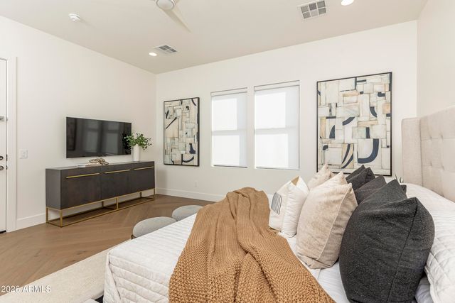 3017 E ROSEMONTE Drive, Phoenix, AZ 85050