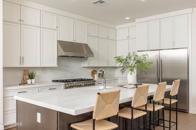 3017 E ROSEMONTE Drive, Phoenix, AZ 85050