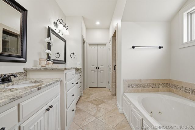 7406 E 83rd Place N, Owasso, OK 74055