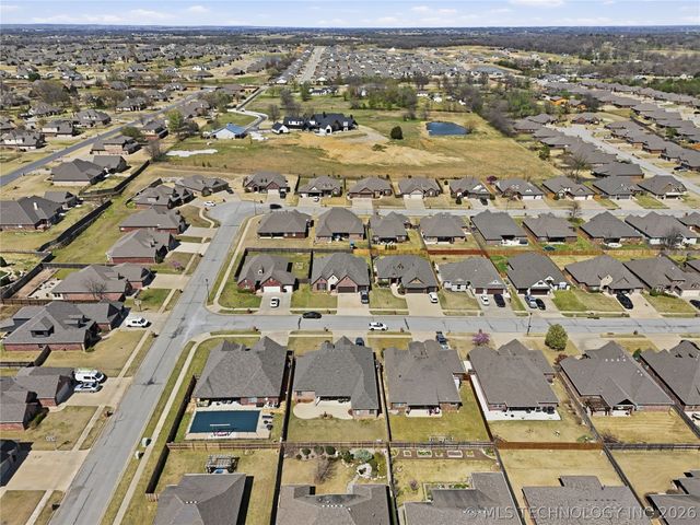 7406 E 83rd Place N, Owasso, OK 74055