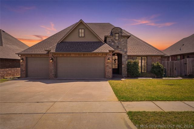 7406 E 83rd Place N, Owasso, OK 74055