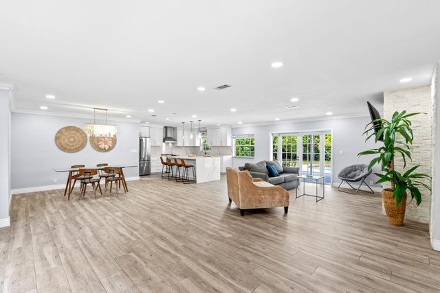 10098 Ramblewood Drive, Coral Springs, FL 33071
