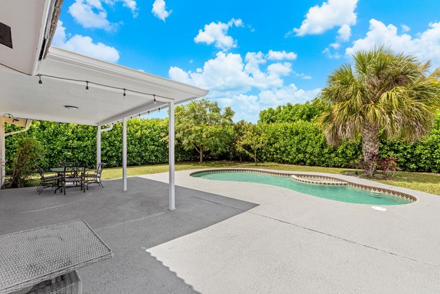 10098 Ramblewood Drive, Coral Springs, FL 33071