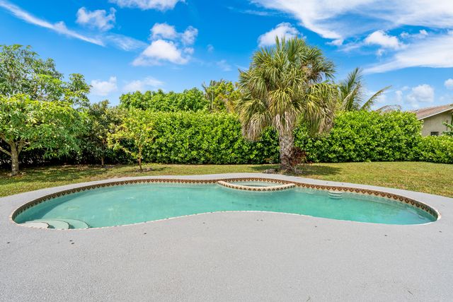 10098 Ramblewood Drive, Coral Springs, FL 33071