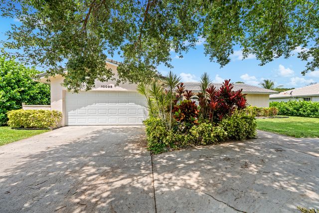 10098 Ramblewood Drive, Coral Springs, FL 33071