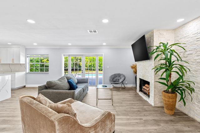 10098 Ramblewood Drive, Coral Springs, FL 33071