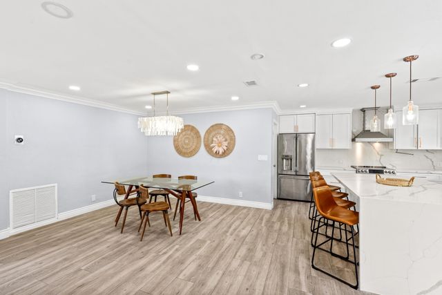 10098 Ramblewood Drive, Coral Springs, FL 33071