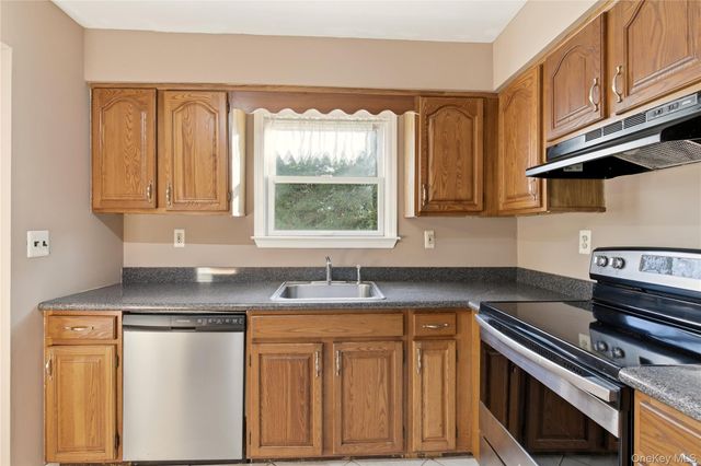 125 Broadway, Greenlawn, NY 11740