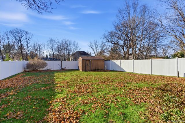 125 Broadway, Greenlawn, NY 11740