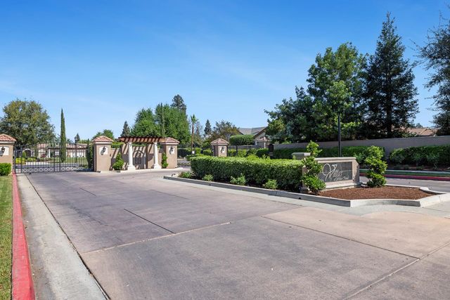 8697 N Talladega Way, Fresno, CA 93720