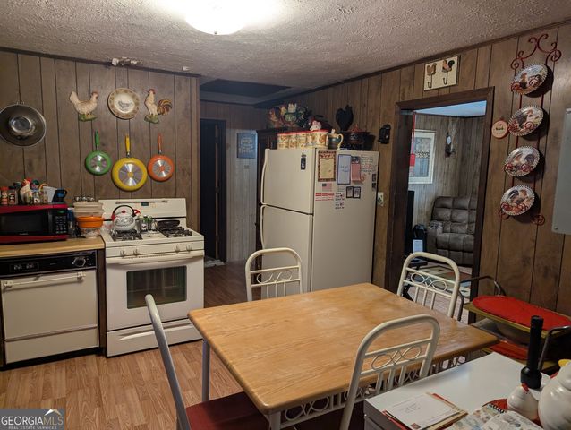 192 Pine Street NE, Fairburn, GA 30213