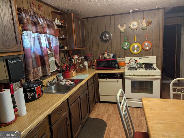 192 Pine Street NE, Fairburn, GA 30213