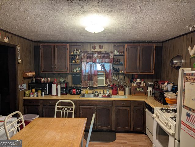 192 Pine Street NE, Fairburn, GA 30213