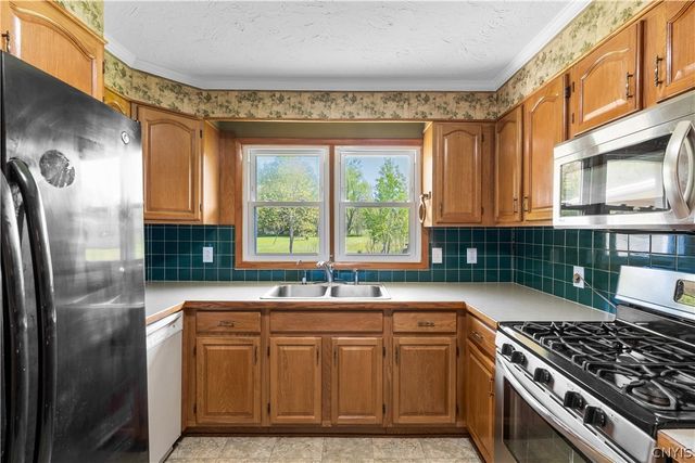 1456 County Route 57, Volney, NY 13069