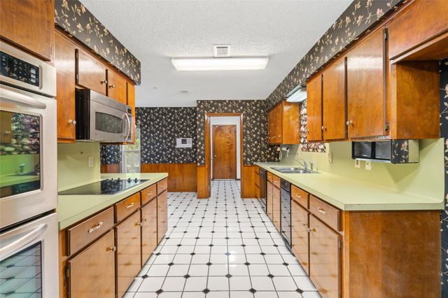 3819 Ridgeview Drive, Missouri City, TX 77459