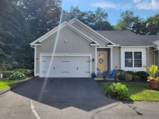 90 Apple Gate 77, Southington, CT 06489