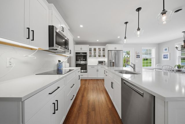 12 Sandybrook Drive, Raymond, NH 03077
