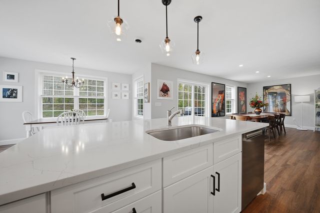 12 Sandybrook Drive, Raymond, NH 03077