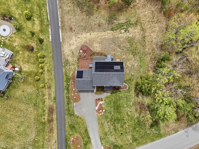 12 Sandybrook Drive, Raymond, NH 03077