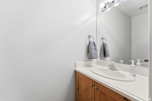 2071 W 2200 S, Syracuse, UT 84075