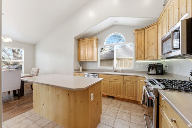 2071 W 2200 S, Syracuse, UT 84075