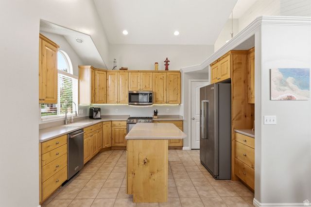 2071 W 2200 S, Syracuse, UT 84075