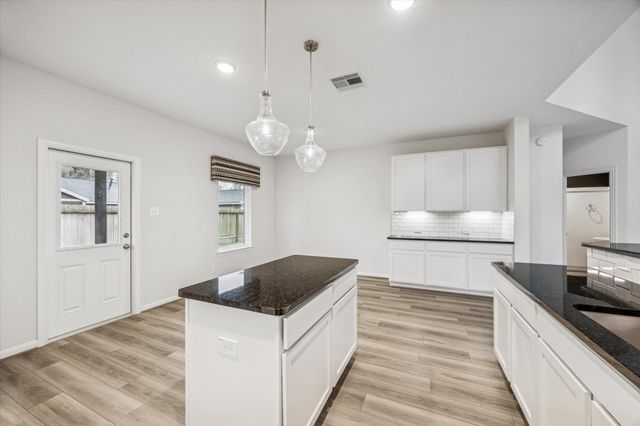 215 Freeman Boulevard, West Columbia, TX 77486