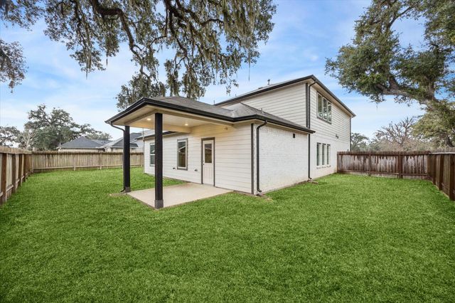 215 Freeman Boulevard, West Columbia, TX 77486