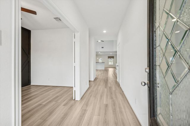 215 Freeman Boulevard, West Columbia, TX 77486