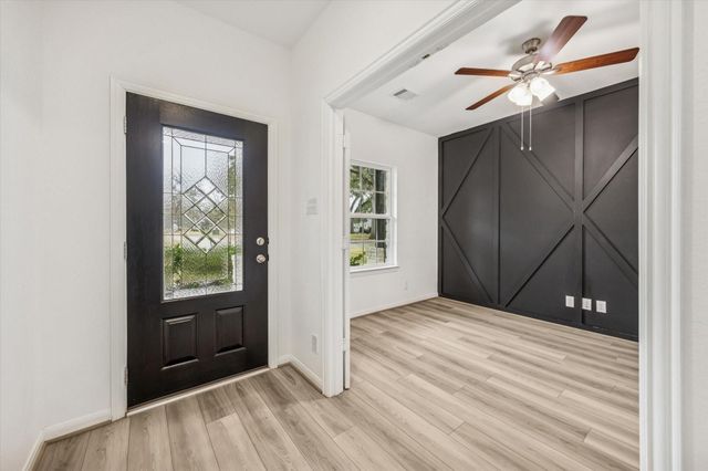 215 Freeman Boulevard, West Columbia, TX 77486