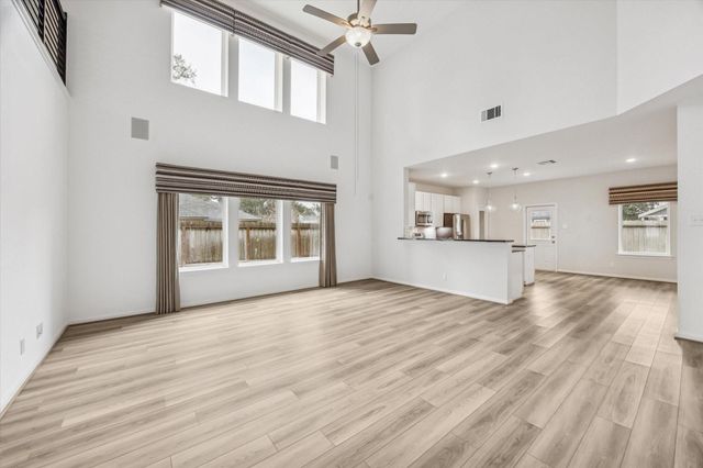 215 Freeman Boulevard, West Columbia, TX 77486