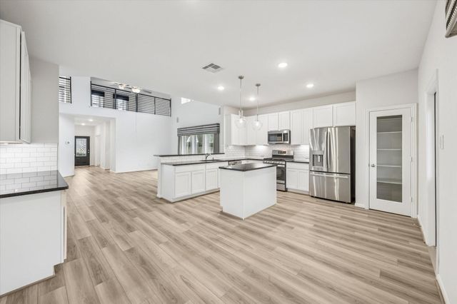 215 Freeman Boulevard, West Columbia, TX 77486