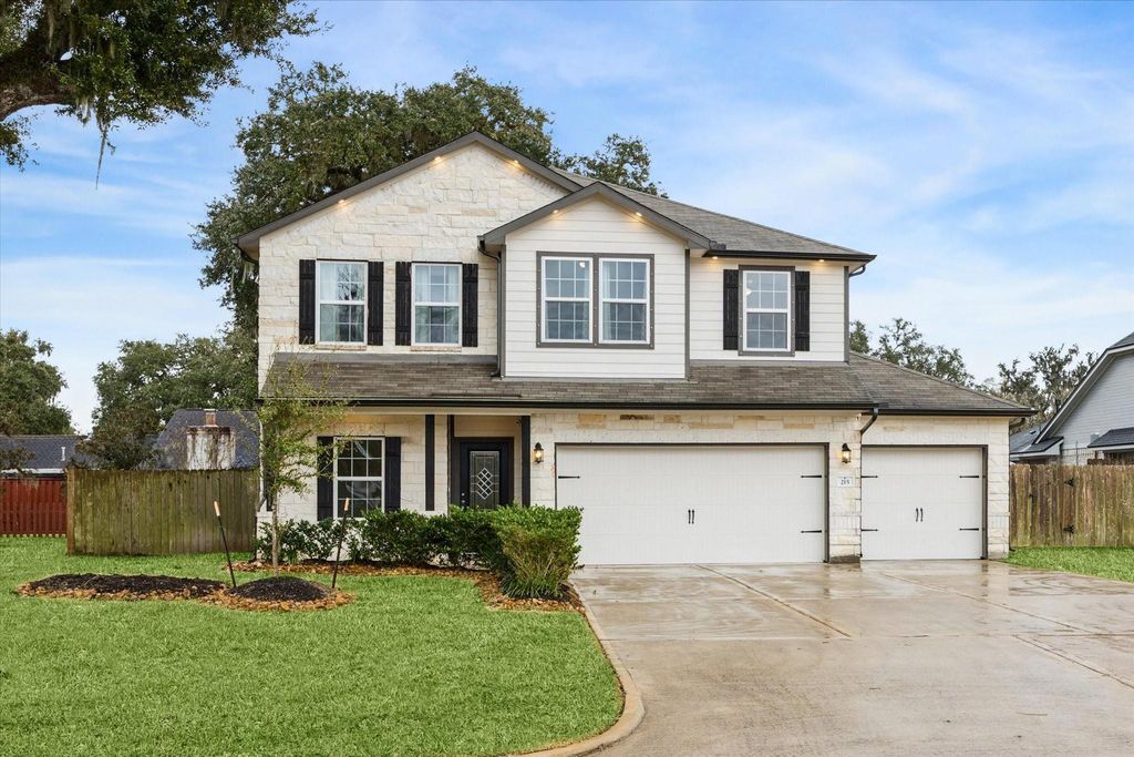 215 Freeman Boulevard, West Columbia, TX 77486