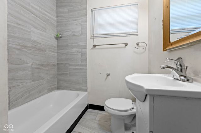 8390 E Us Highway 36, Avon, IN 46123