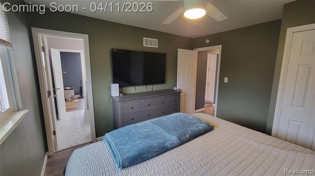 39370 Donald Street, Livonia, MI 48154