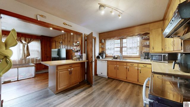 1709 Farmer Avenue, Murray, KY 42071