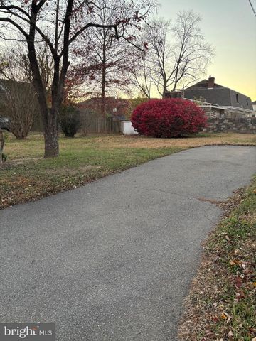 104 E WASHINGTON ST, Remington, VA 22734