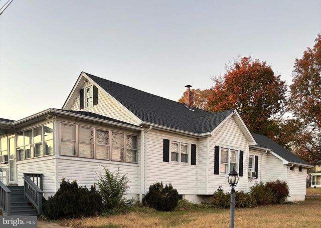 104 E WASHINGTON ST, Remington, VA 22734