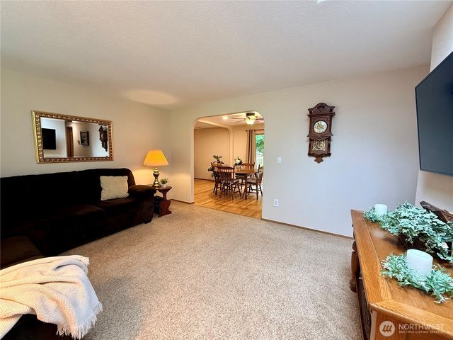31808 Hinkleman Road S, Roy, WA 98580