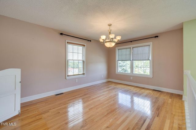 206 Persimmon Lane, Jonesborough, TN 37659