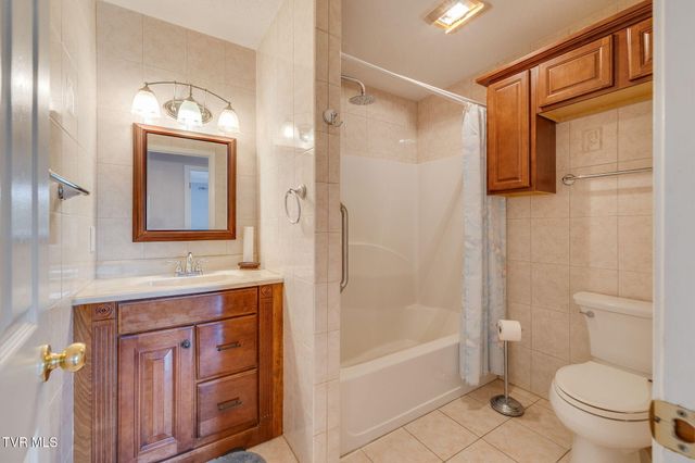 206 Persimmon Lane, Jonesborough, TN 37659
