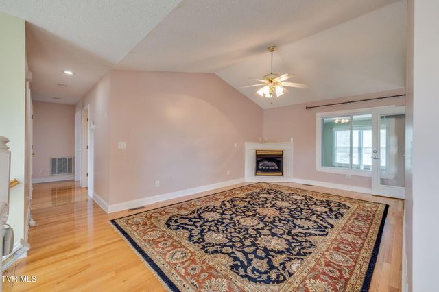 206 Persimmon Lane, Jonesborough, TN 37659